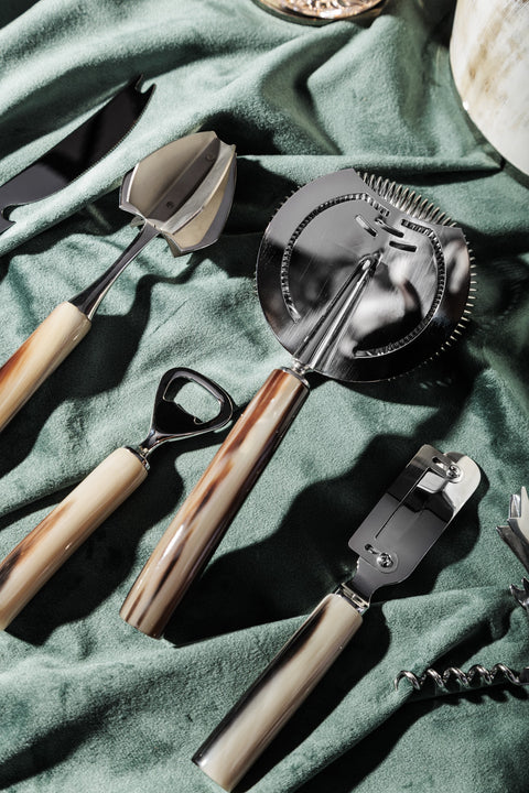 Elegant mixology bar set – 5-piece handcrafted collection with natural horn handles, luxury made in Italy
